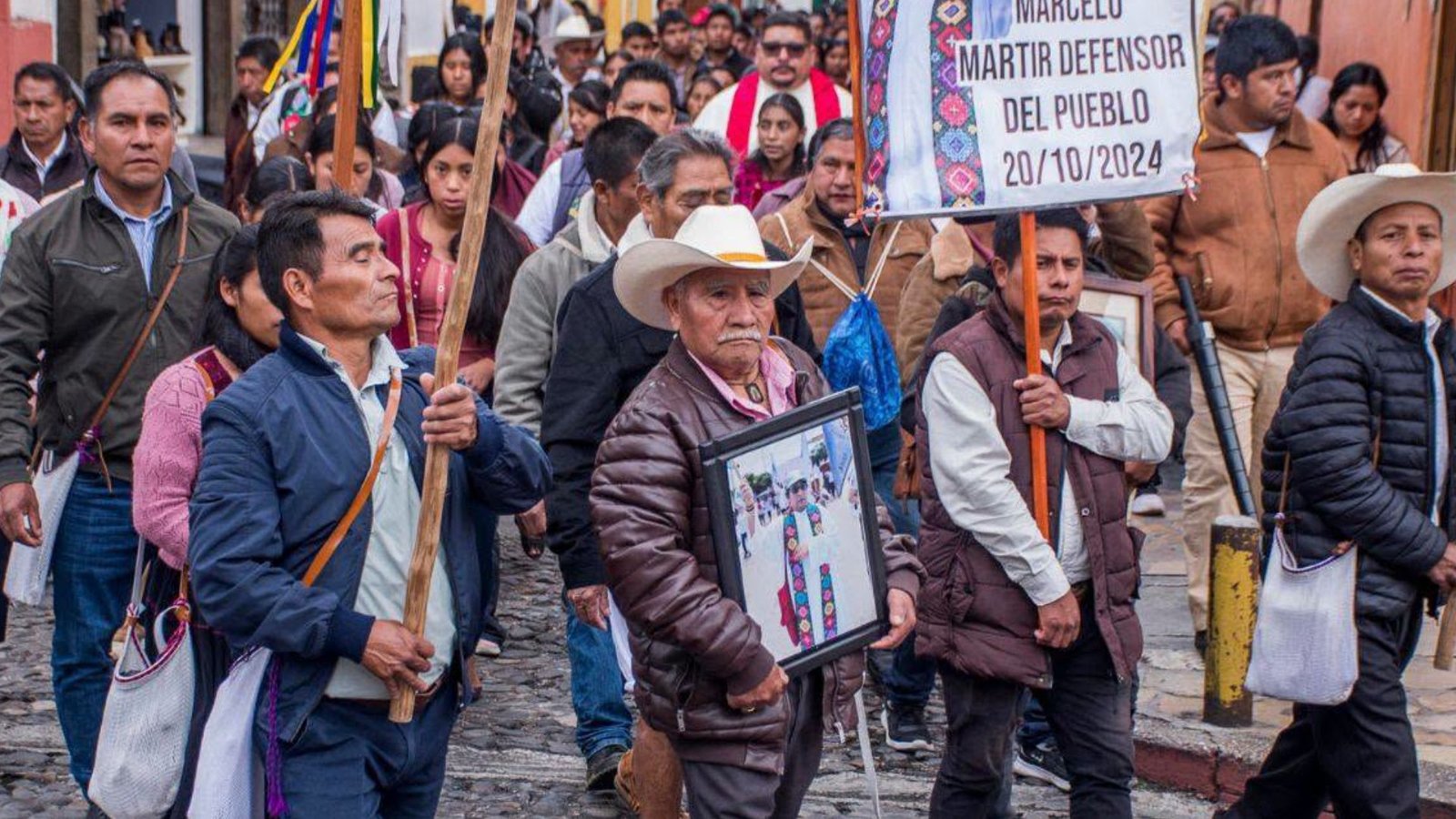 Indígenas marchan: denuncian violencia persistente y exigen esclarecer asesinato de sacerdote