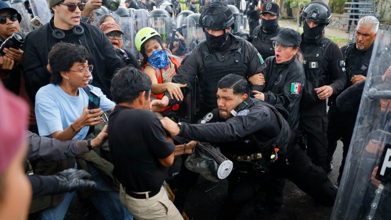 Amnistía Internacional condena represión tras protesta por agua en Guadalajara con más de 50 detenidos