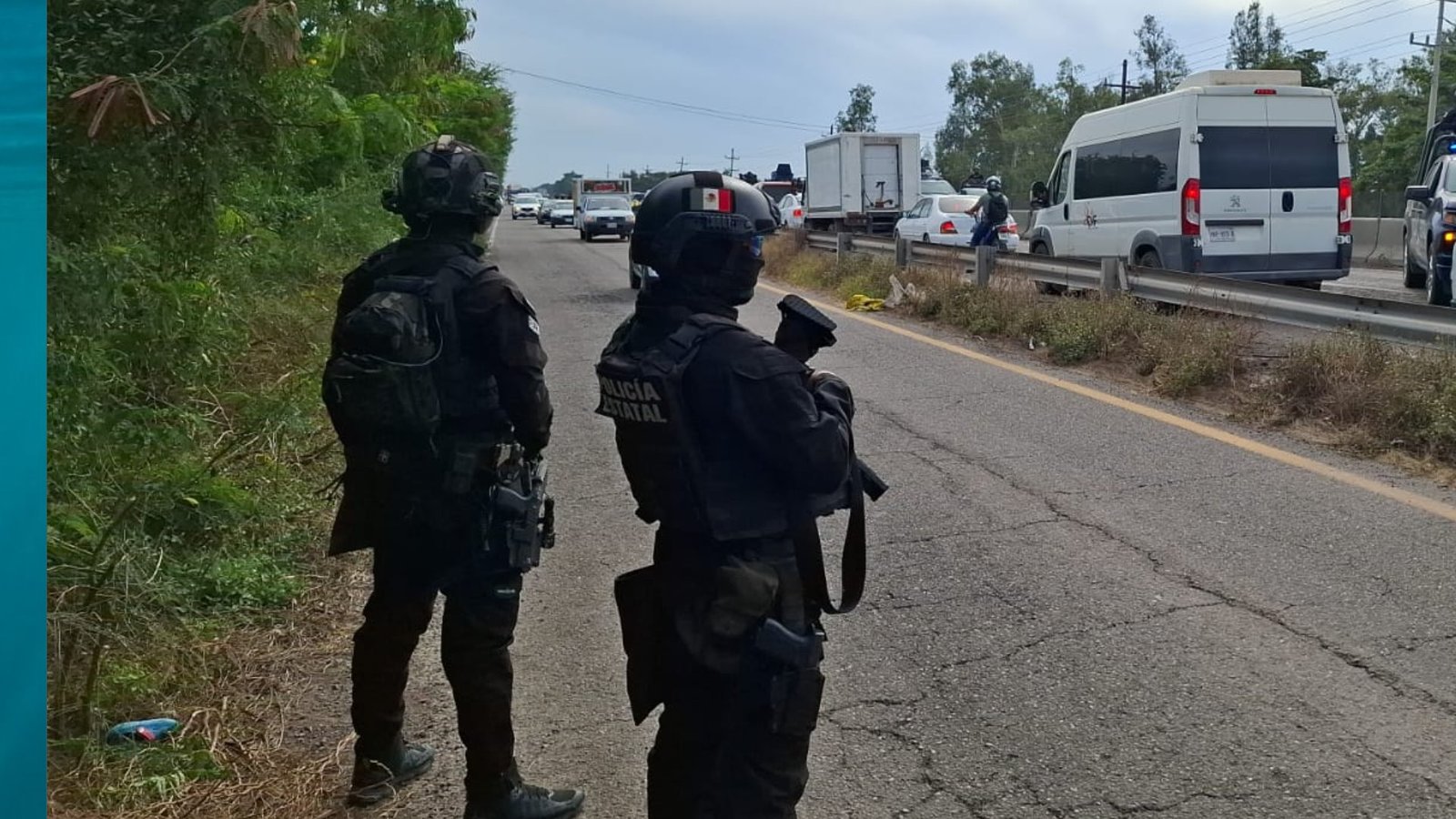Retenes de camionetas armadas y cadáveres en cunetas: la violencia en carreteras de México