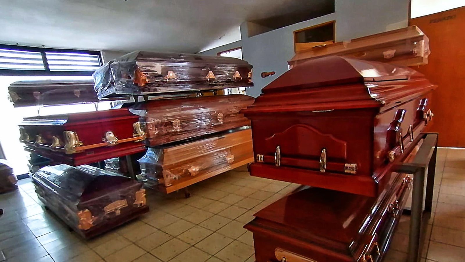 Funerarias en México lucran con el duelo: 503 denuncias por cobros indebidos, ataúdes usados y contratos amañados