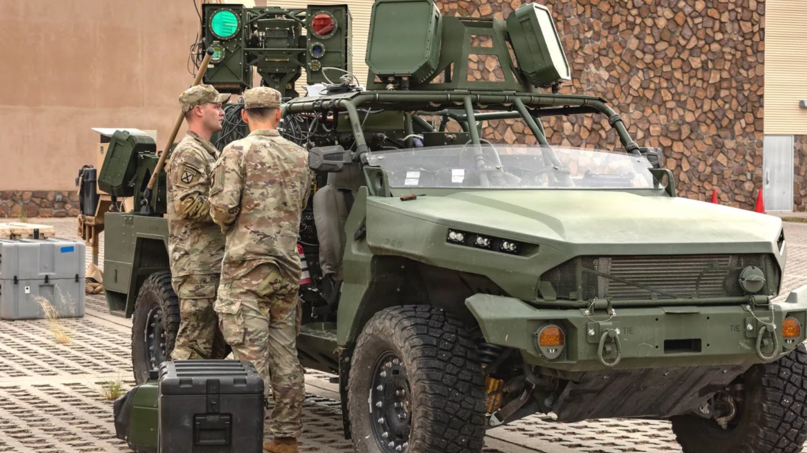 Estados Unidos refuerza control fronterizo con láser para derribar drones vinculados a cárteles mexicanos